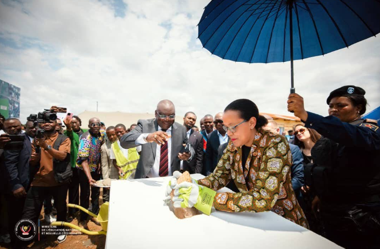 Projet Molakisi Telema : la ministre d’État Raïssa Malu pose la première pierre de l’Institut de Formation au Métier de l’Enseignement à Mbanza-Ngungu